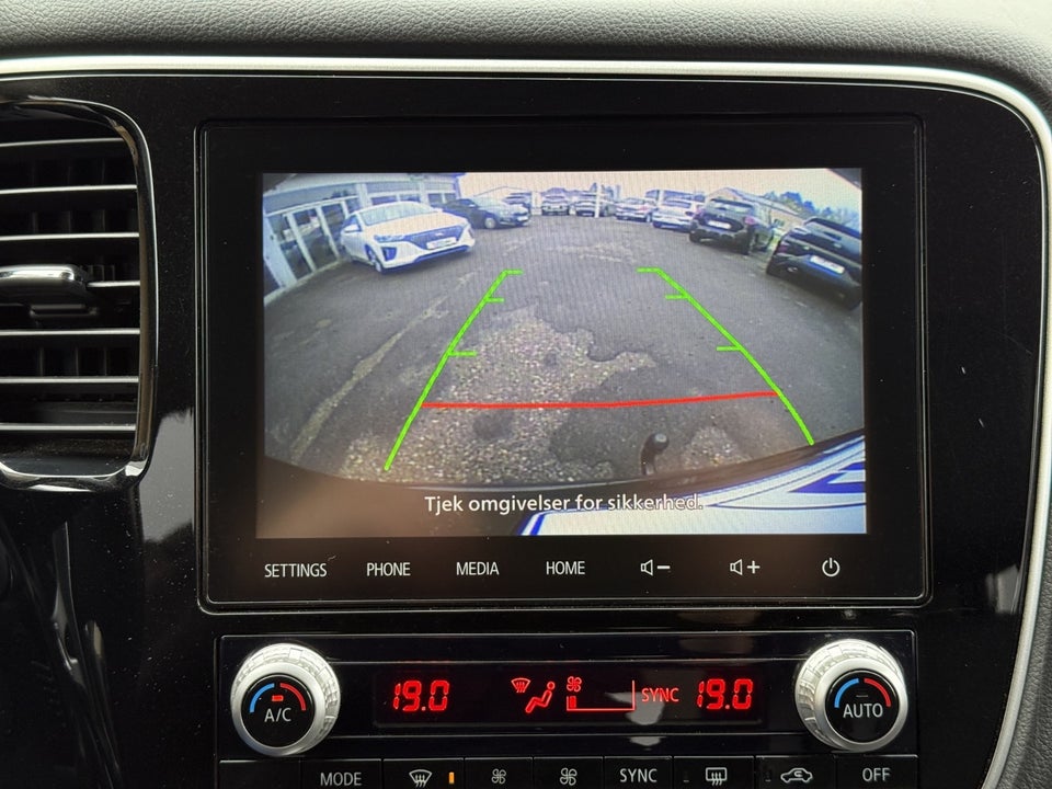 Mitsubishi Outlander 2,4 PHEV Inform CVT 4WD 5d