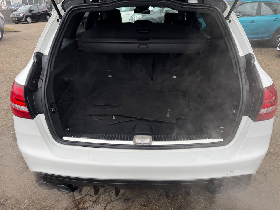 Mercedes C400 3,0 AMG Line stc. aut. 4Matic 5d