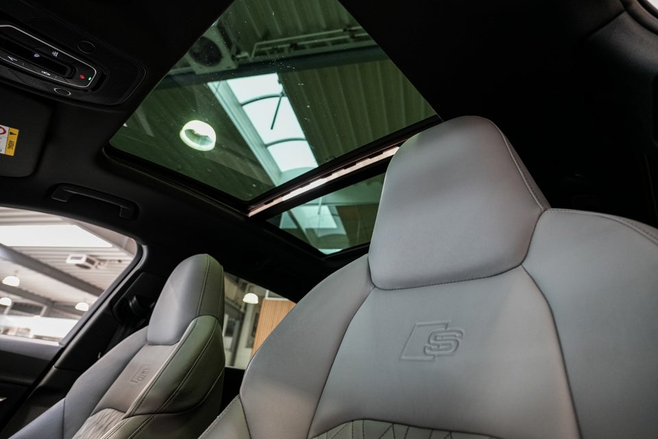 Audi Q8 e-tron 55 S-line quattro 5d