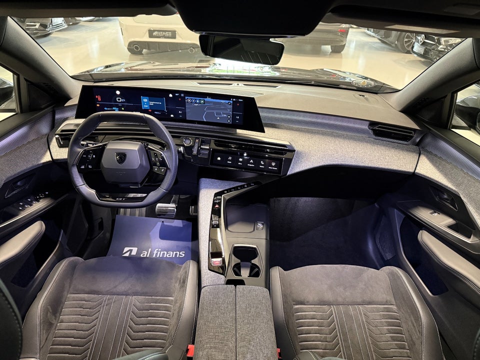 Peugeot e-3008 77 GT 5d