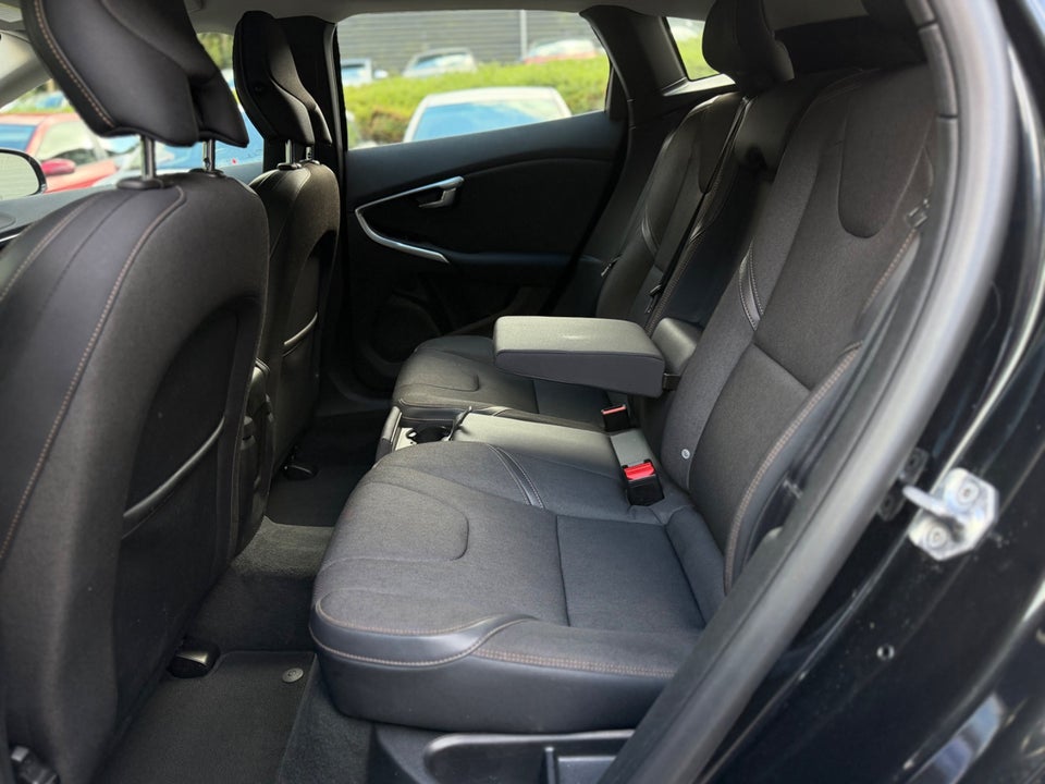 Volvo V40 1,6 D2 115 Momentum 5d