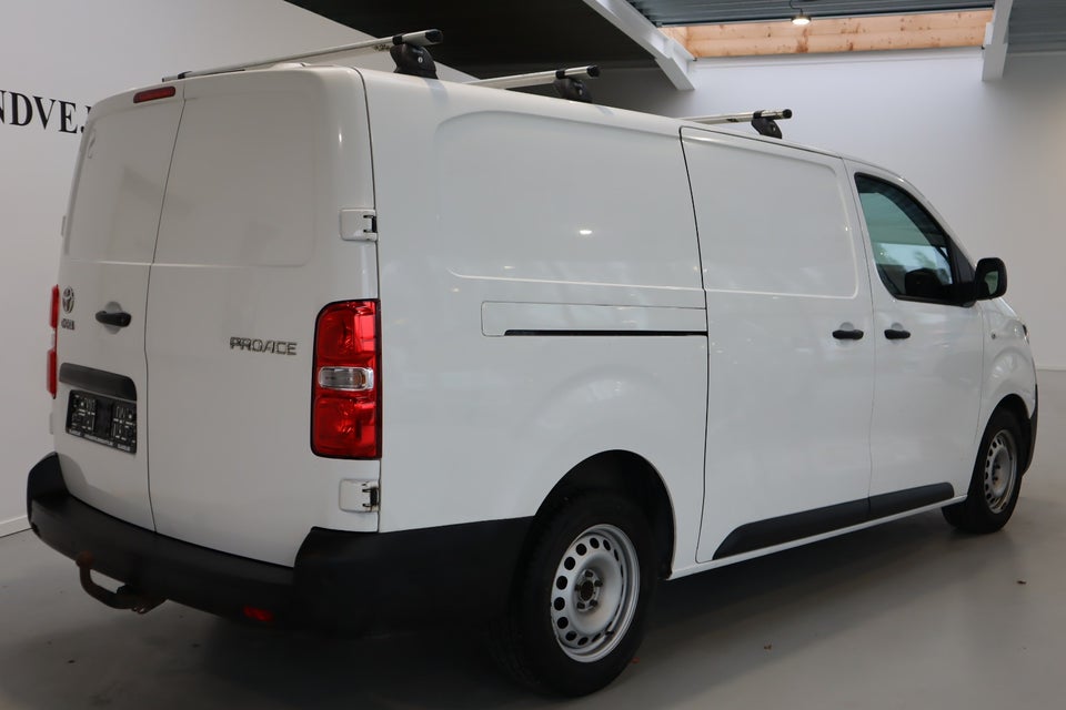 Toyota ProAce 2,0 D 122 Medium Comfort Master aut. 5d