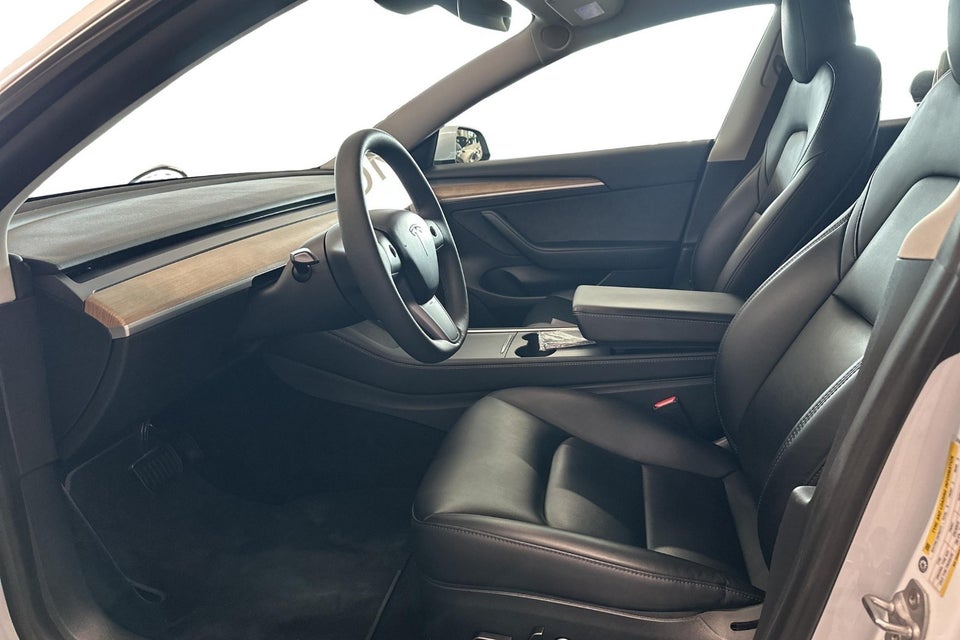 Tesla Model 3 Long Range AWD 4d