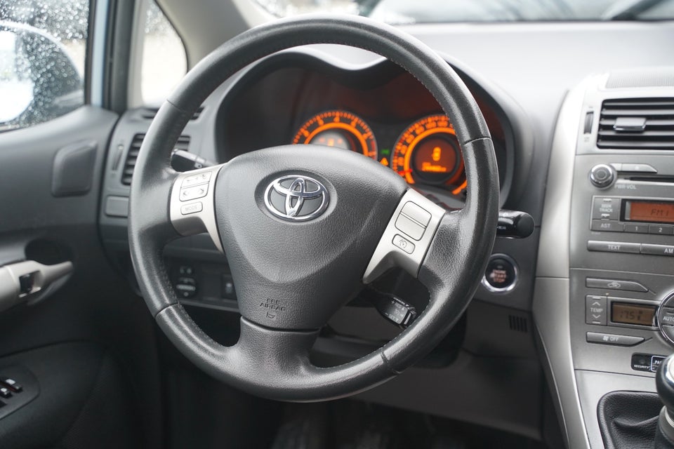 Toyota Auris 1,6 Luna 5d