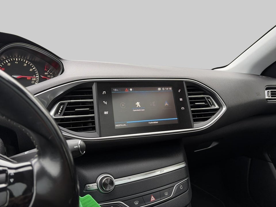 Peugeot 308 1,2 e-THP 130 Allure Sky SW 5d