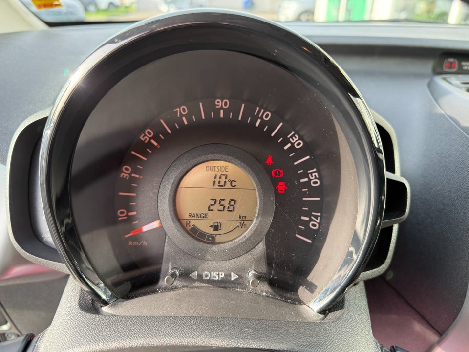 Toyota Aygo 1,0 VVT-i x-press 5d