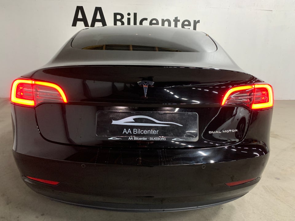 Tesla Model 3 Long Range AWD 4d