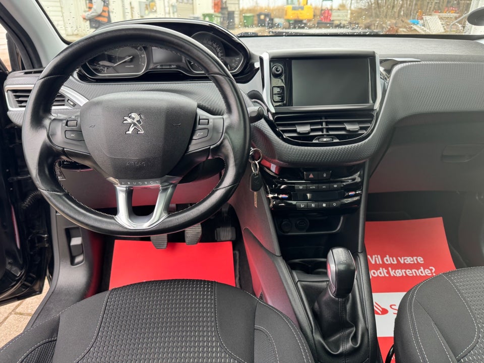 Peugeot 208 1,2 PureTech 82 Allure Sky 5d