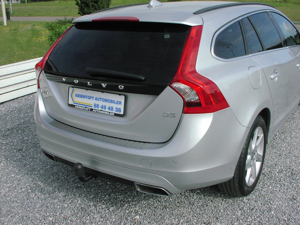 Volvo V60 2,4 D5 215 Momentum aut. 5d