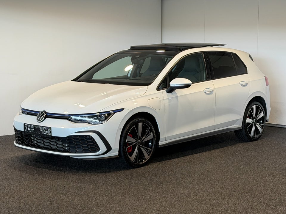 VW Golf VIII 1,4 GTE DSG 5d