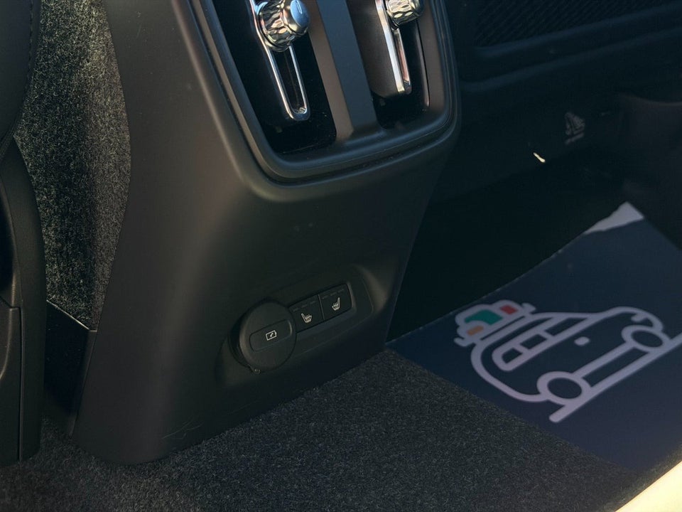 Volvo XC40 ReCharge Extended Range Plus 5d