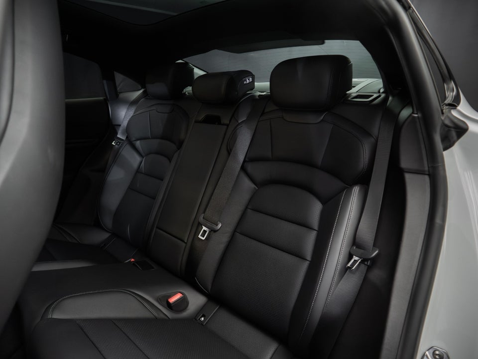 Porsche Taycan Performance+ 4d