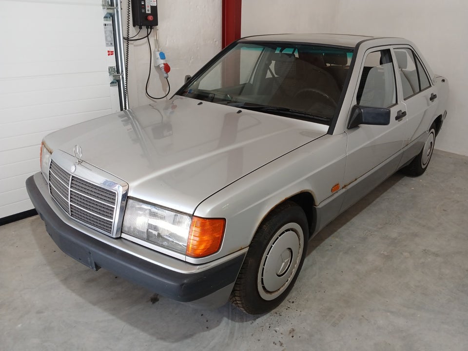 Mercedes 190 E 2,0 aut. 4d