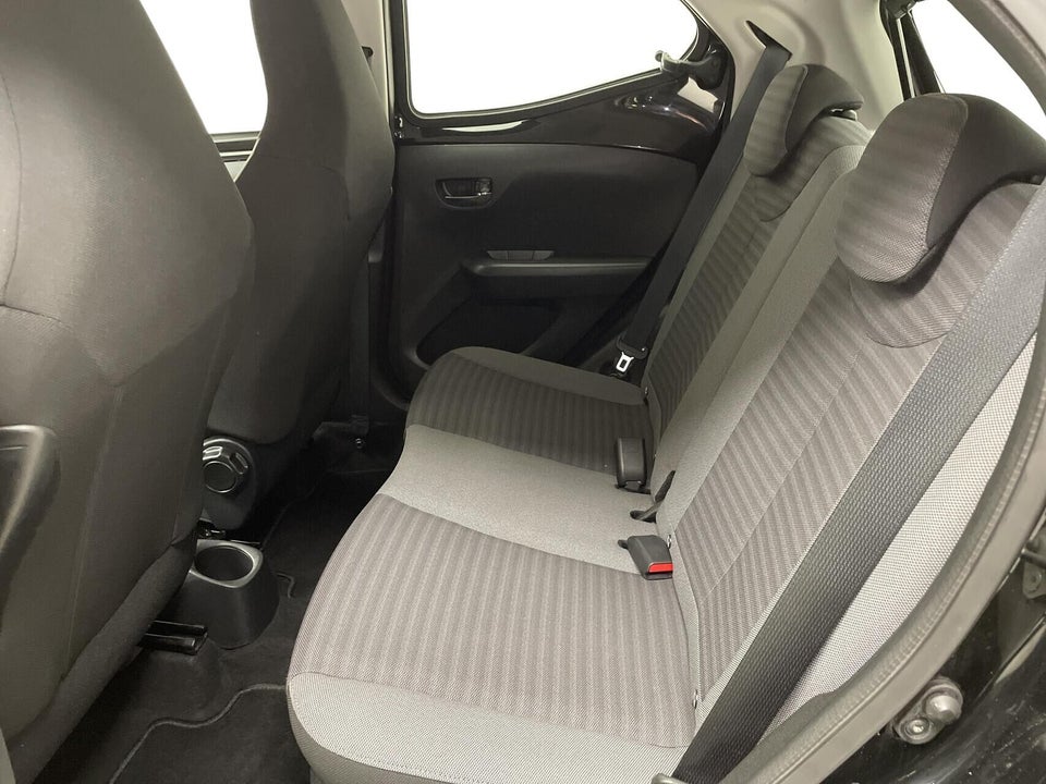 Toyota Aygo 1,0 VVT-i x-plore 5d