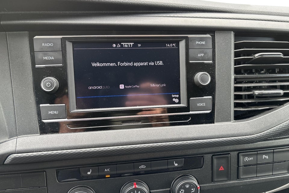 VW Transporter 2,0 TDi 110 Kassevogn lang