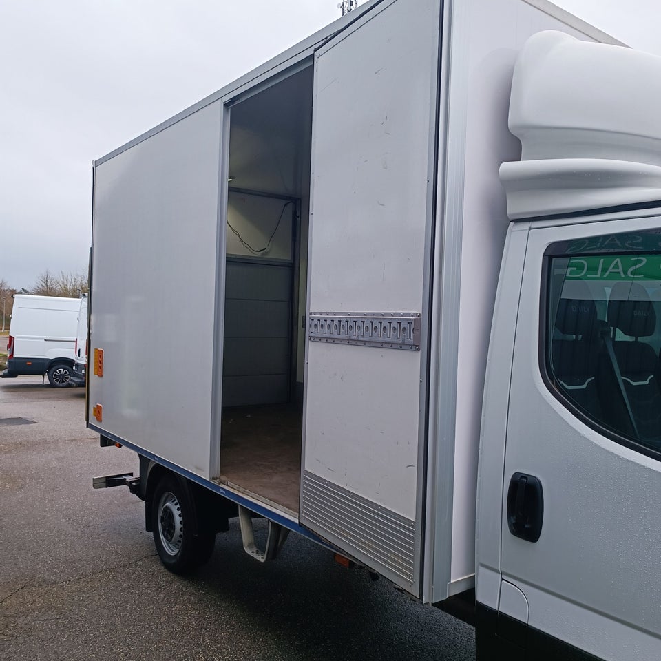 Iveco Daily 3,0 35S18 Box m/lift AG8 2d