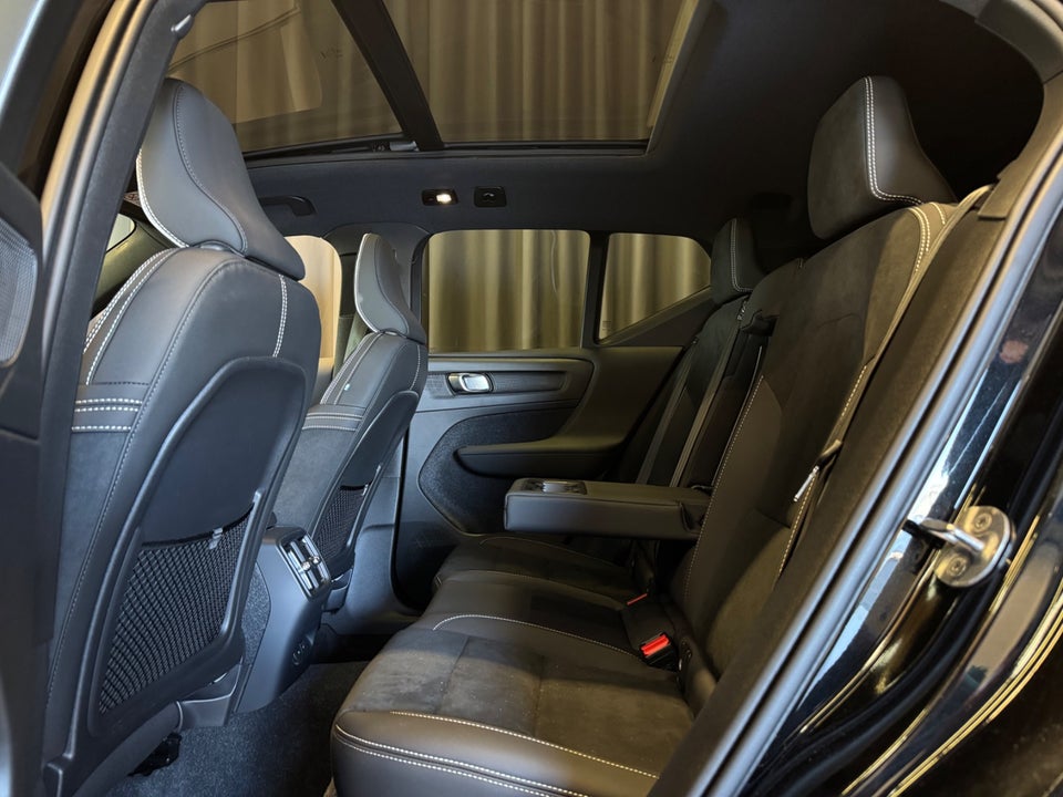 Volvo EX40 Extended Range Black Edition Excess 5d