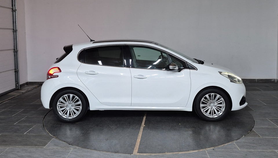 Peugeot 208 1,2 VTi 82 Allure 5d