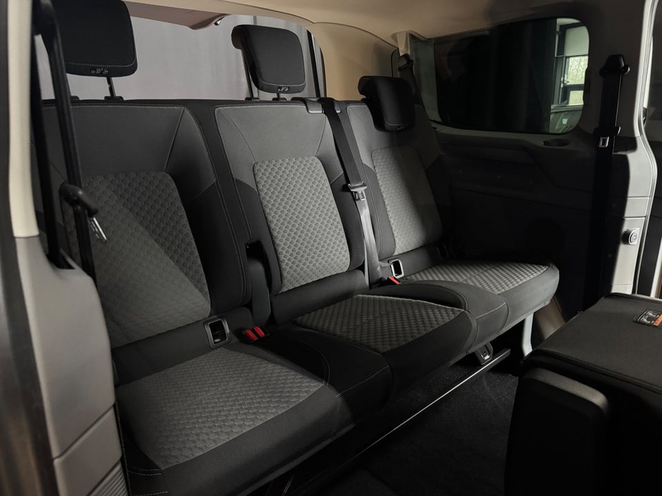 VW e-Caravelle 64 Life SWB