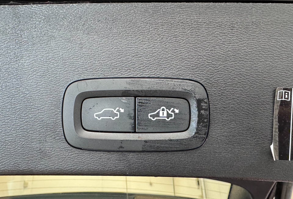 Volvo XC40 P8 ReCharge Twin R-Design 5d