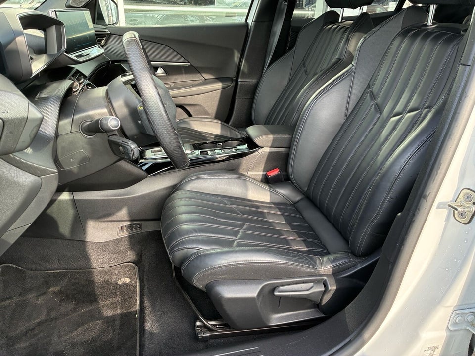 Peugeot e-2008 50 GT 5d