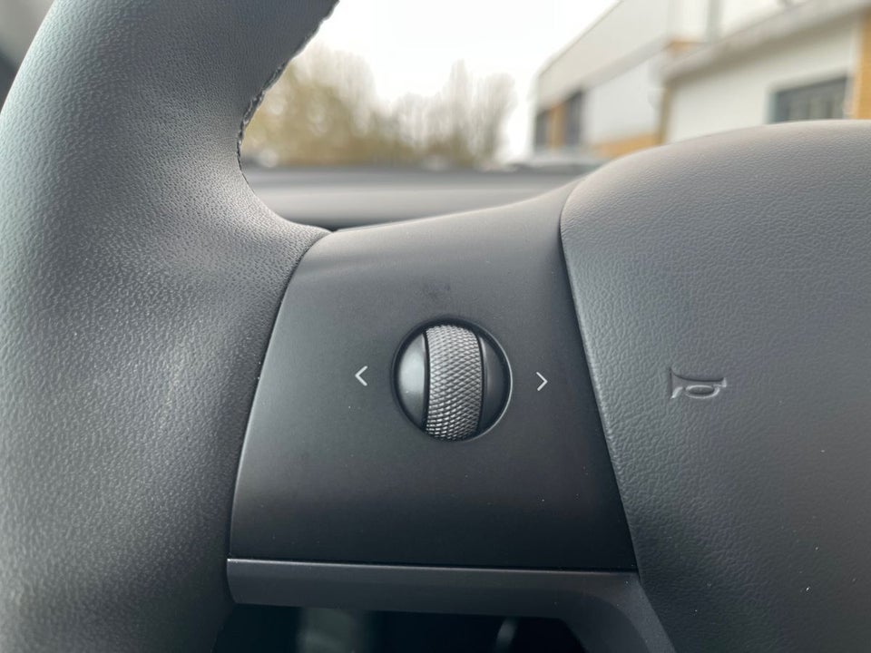 Tesla Model Y Long Range AWD 5d