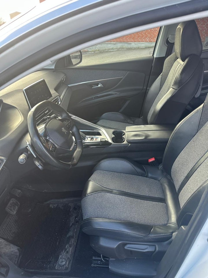 Peugeot 5008 1,6 BlueHDi 120 Allure EAT6 7prs 5d