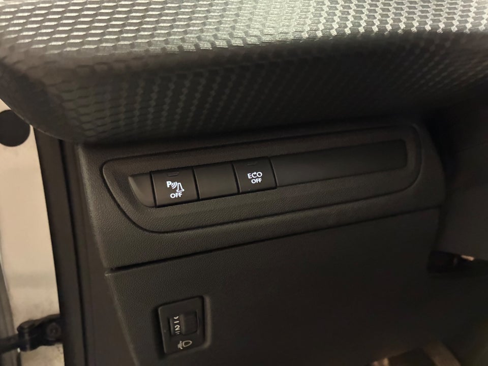 Peugeot 2008 1,2 e-THP 110 Desire Sky 5d