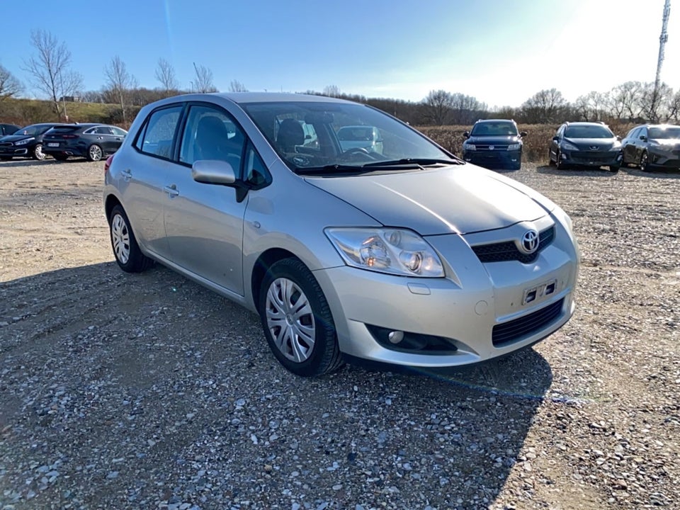 Toyota Auris 1,6 Terra 5d