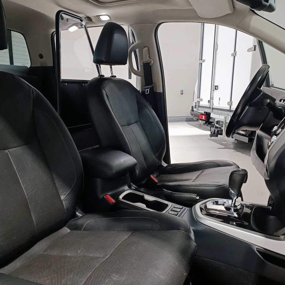 Nissan Navara 2,3 dCi 190 Db.Kab Tekna aut. 4d
