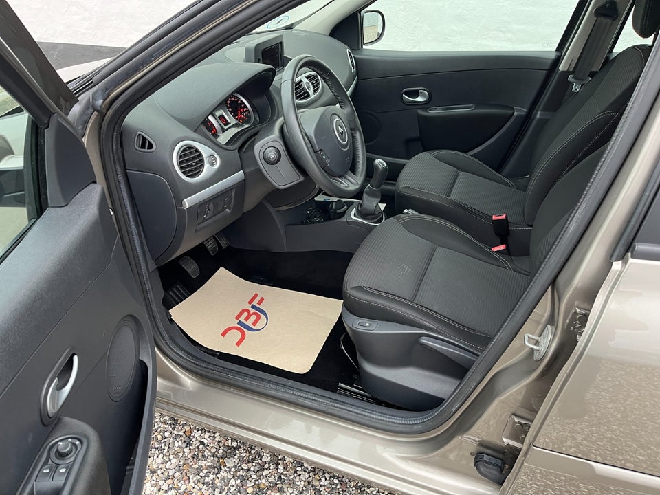 Renault Clio III 1,5 dCi 90 Expression Sport Tourer 5d