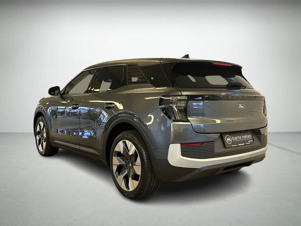 Ford Explorer 82 Premium Extended Range 5d