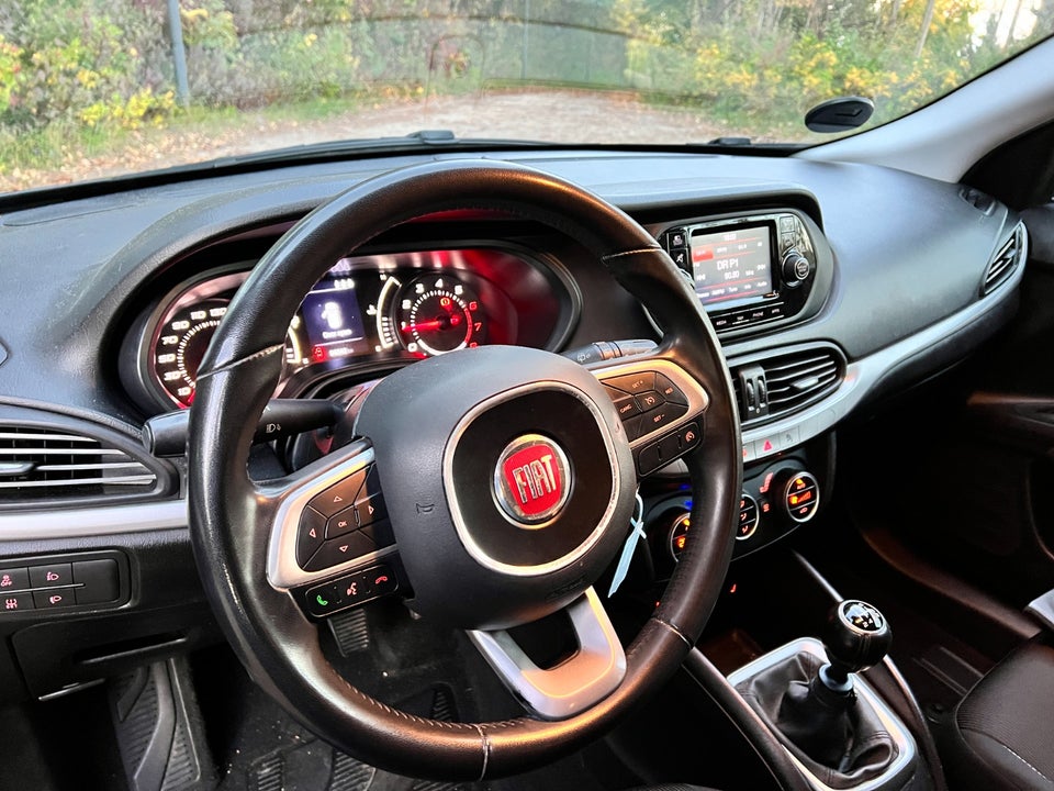 Fiat Tipo 1,4 16V Easy 5d