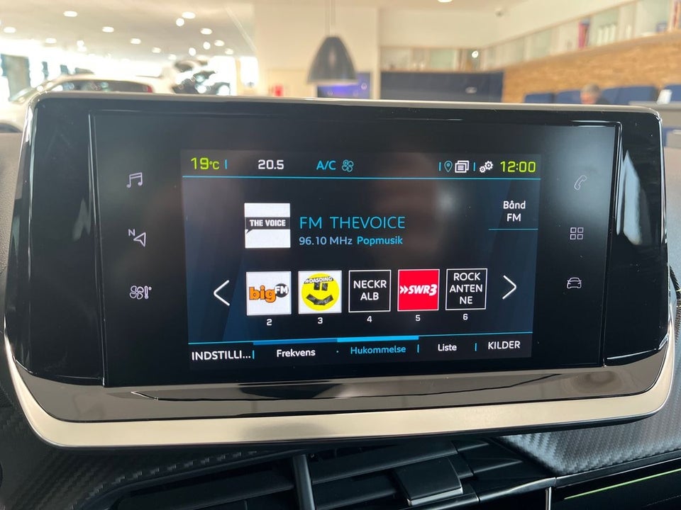 Peugeot e-208 50 GT 5d