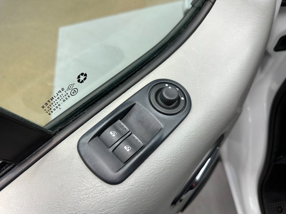 Renault Trafic T29 2,0 dCi 115 L1H1 Kombi aut. 4d