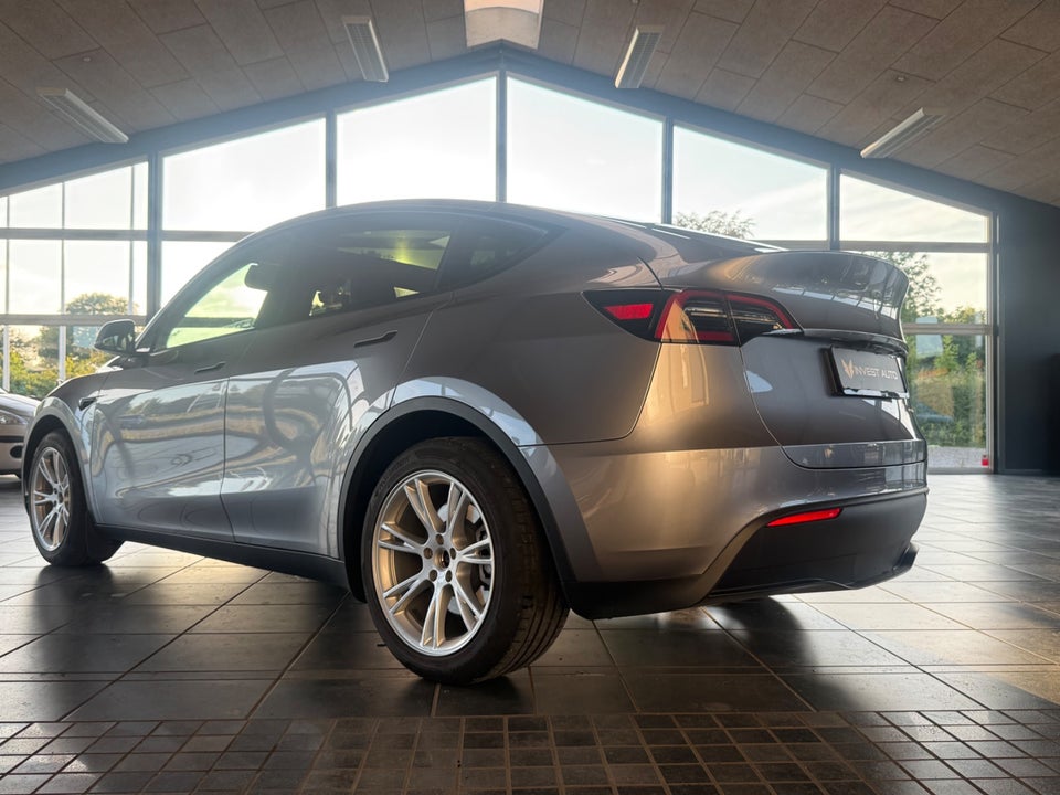 Tesla Model Y Long Range AWD 5d 2023 — billede 3 af 6