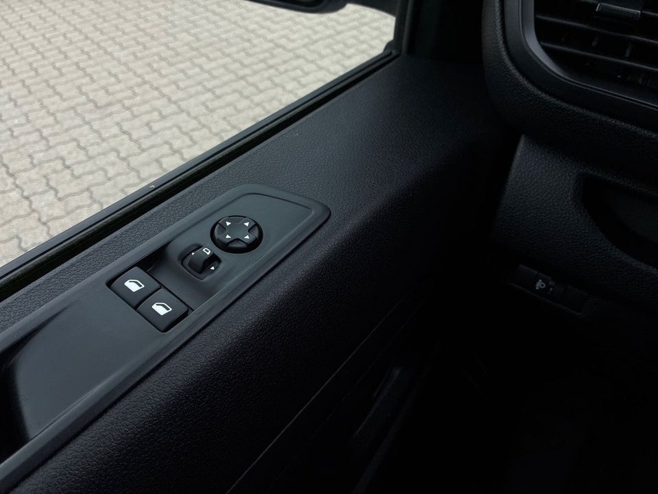 Peugeot e-Expert 75 L2 Premium Van