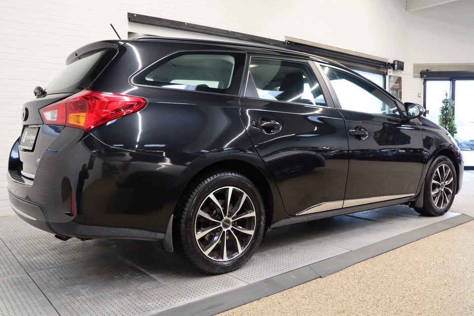 Toyota Auris 1,6 T2+ Comfort Touring Sports 5d