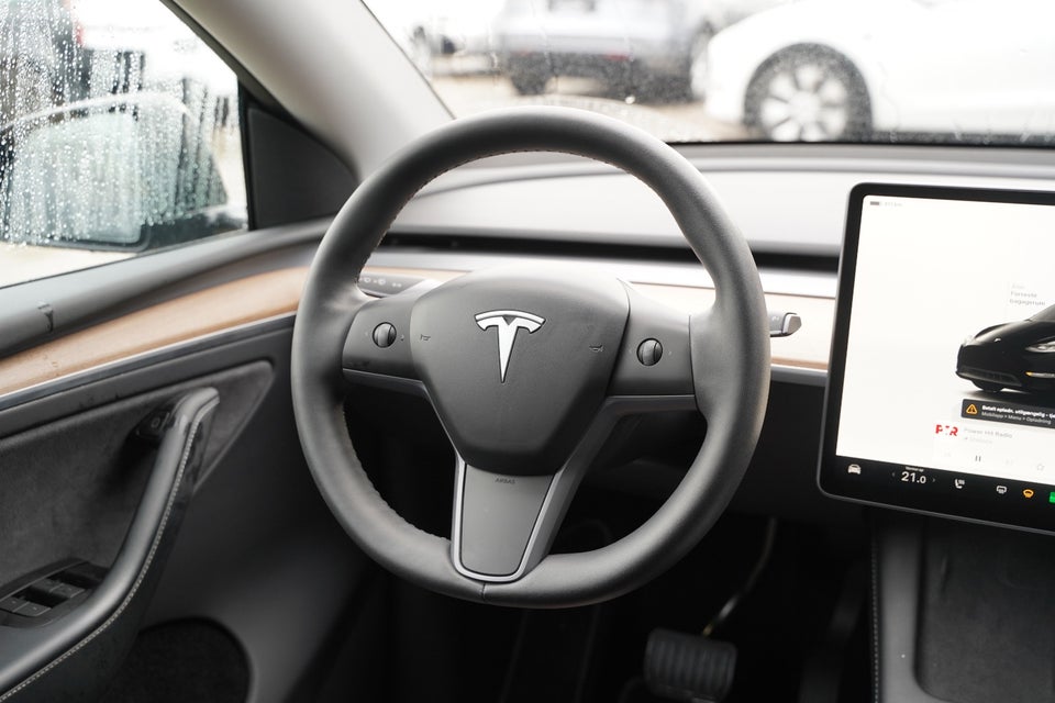 Tesla Model Y Long Range AWD 5d