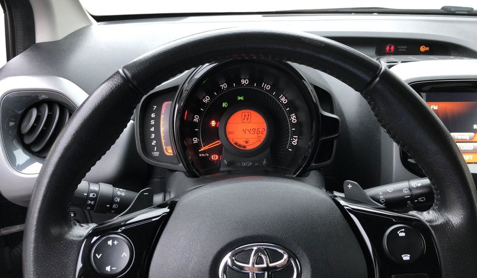 Toyota Aygo 1,0 VVT-i x-press x-shift 5d