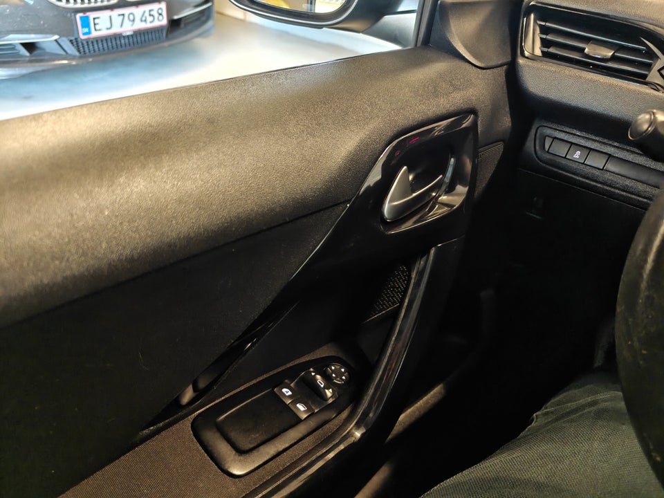 Peugeot 208 1,2 VTi Active 5d