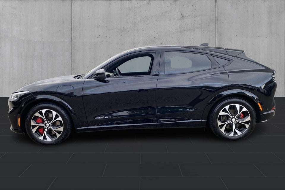 Ford Mustang Mach-E 98 Premium Extended Range AWD 5d