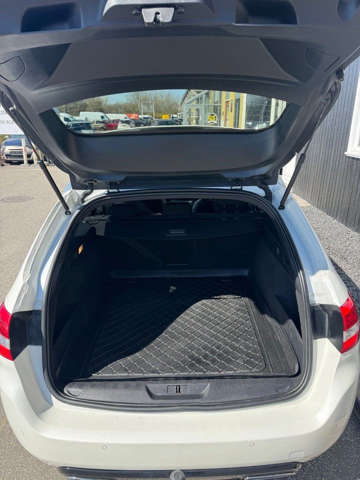 Peugeot 308 1,2 e-THP 130 GT Line SW EAT6 5d