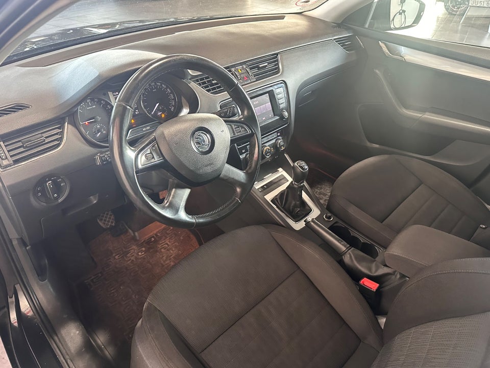 Skoda Octavia 2,0 TDi 150 Elegance Combi 5d