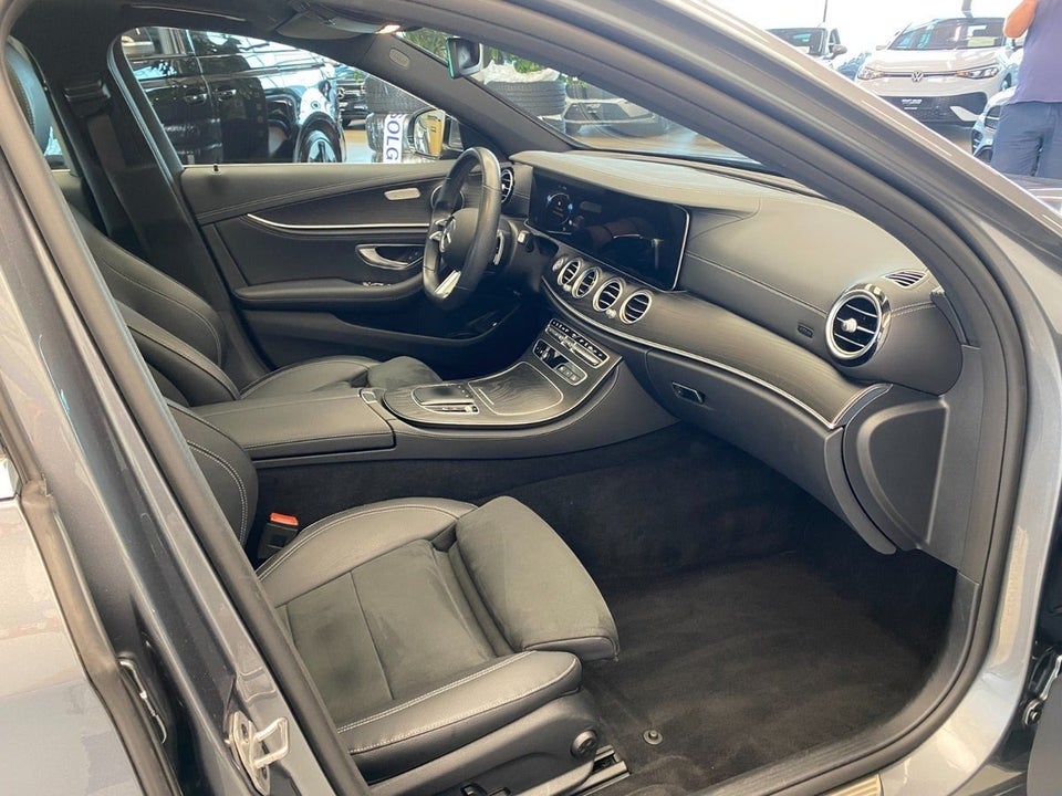 Mercedes E300 de 2,0 AMG Line stc. aut. 4Matic 5d