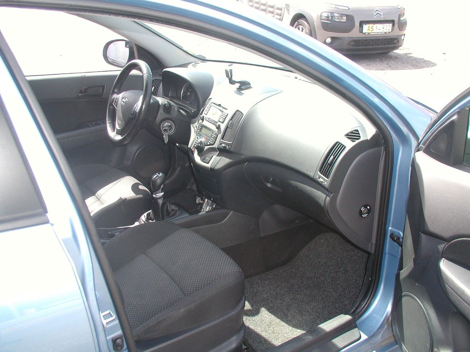 Hyundai i30 1,6 CRDi 90 Classic CW 5d