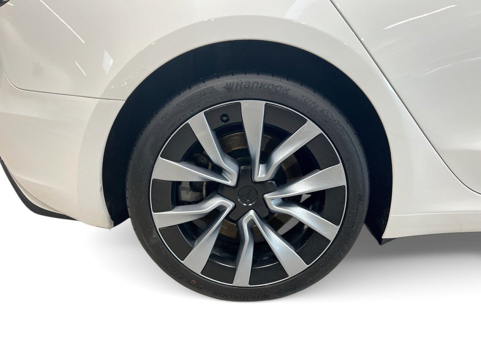 Tesla Model 3 Long Range AWD 4d