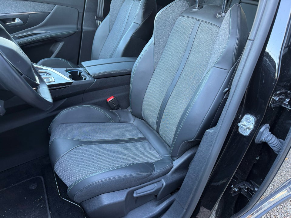 Peugeot 3008 1,6 Hybrid Allure Pack EAT8 5d