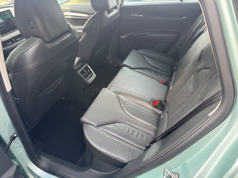 Skoda Enyaq 60 iV Suite 5d