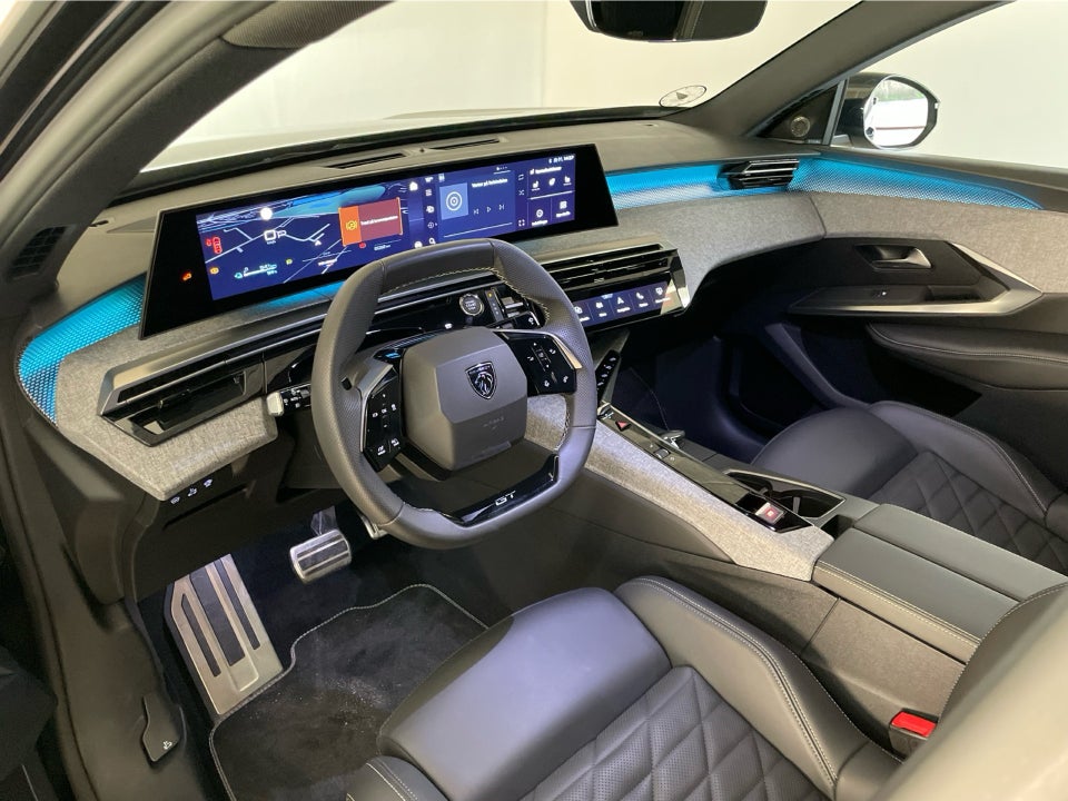 Peugeot e-3008 77 GT Pack 5d